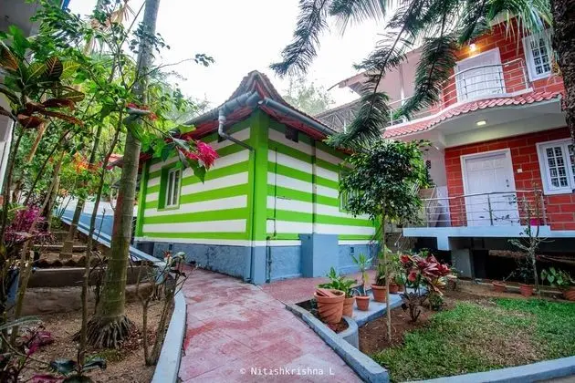 LIVGRAND DEEPIKAS RESIDENCE VALPARAI