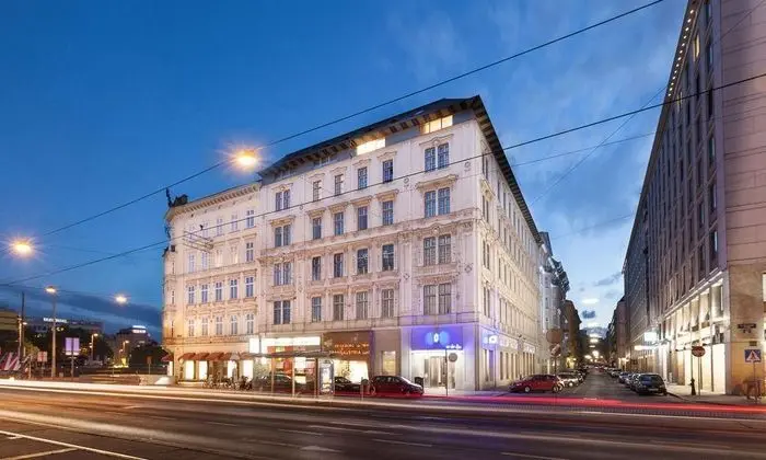 Living Hotel an der Oper by Derag