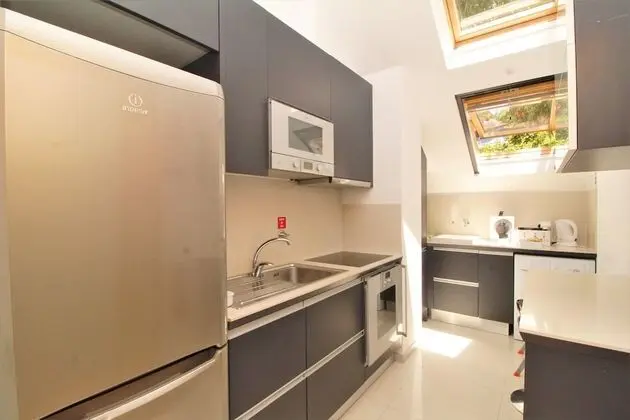 Living Apartment With Private Pool, Jacuzzi and Gym - Mutfak