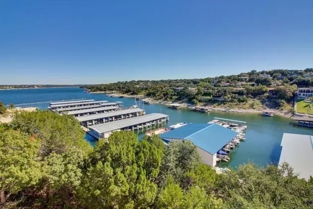 THE Living Local Lakeway Cove on Lake Travis - Oda