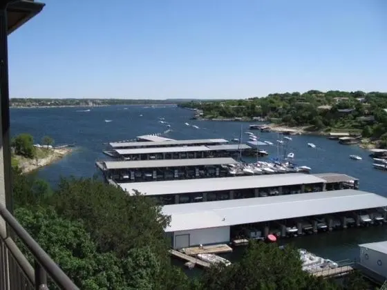 THE Living Local Lakeway Cove on Lake Travis - Oda