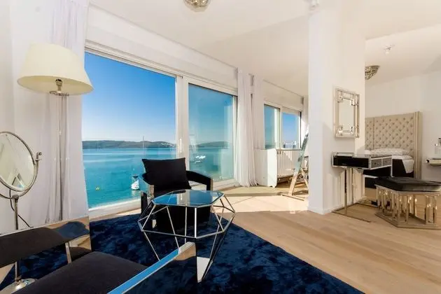 Livingstone Beach House