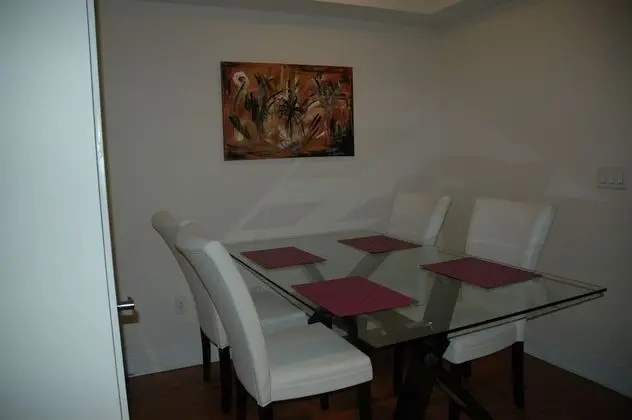 Livingsuites Toronto - 20 Blue Jays Way - Oda Düzeni