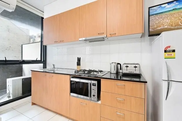 LIZZI, Melbourne Studio Apartment - Mutfak