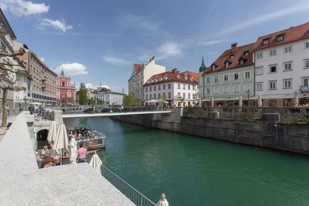 Ljubljana Riverbank Apartment in City Centre!