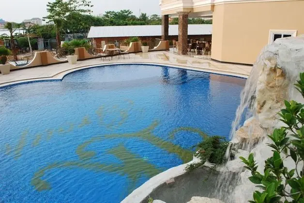 LK Grand Living Place - Havuz
