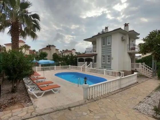 LLAMEDOS VILLA