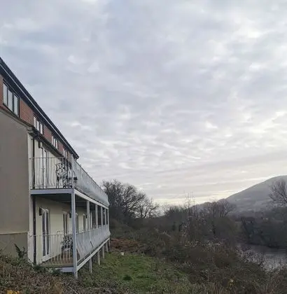 Llanwenarth Hotel & Riverside Restaurant - Dış Mekan