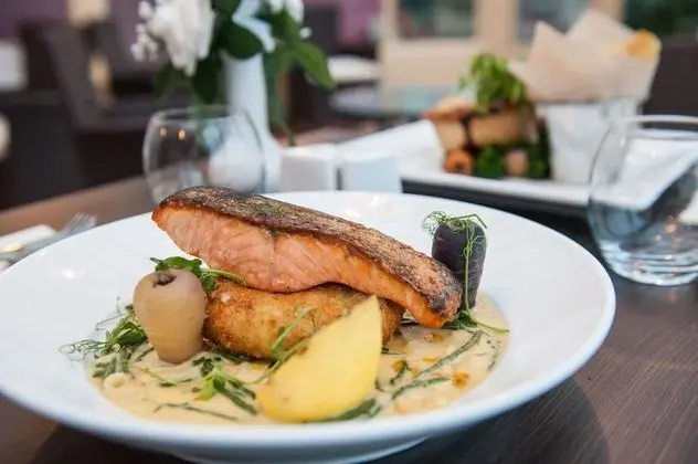 Llanwenarth Hotel & Riverside Restaurant - Yerinde Yemek