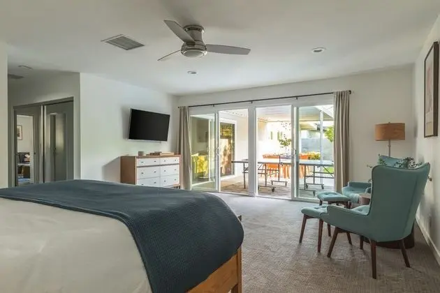 Lloyd by Avantstay Palm Spring Paradise w/ Pool, Large Yard & Table Tennis! Permit#3779 - İç Mekan