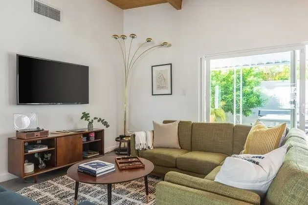 Lloyd by Avantstay Palm Spring Paradise w/ Pool, Large Yard & Table Tennis! Permit#3779 - İç Mekan