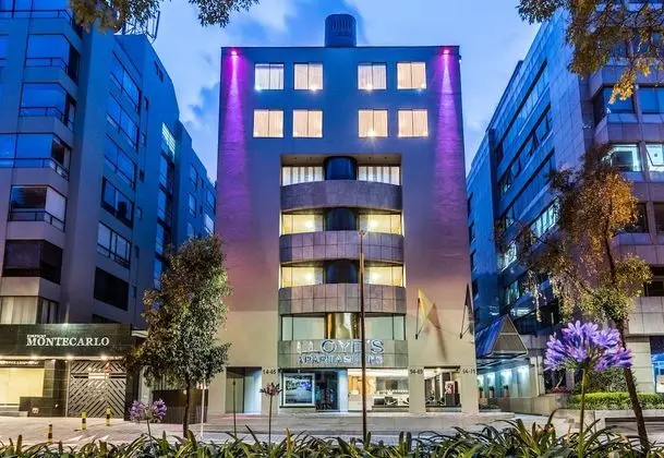 Lloyd's Apartasuites Parque 93