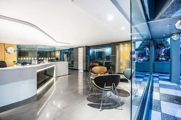 Lloyd's Apartasuites Parque 93 - Lobi