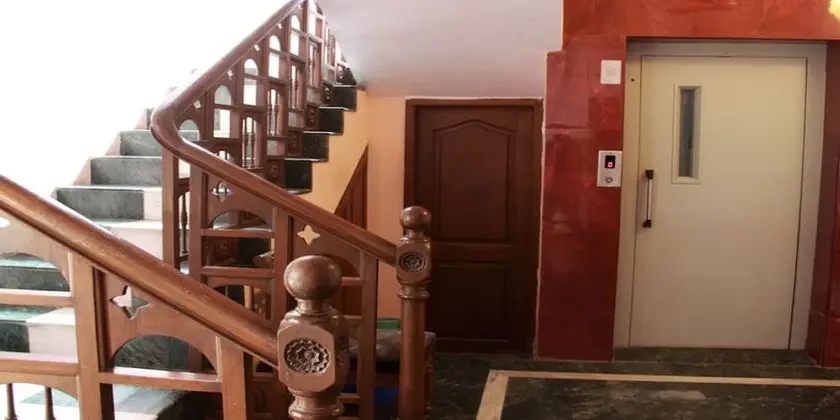 Lloyds Guest House , Krishna street , T. Nagar - Lobi