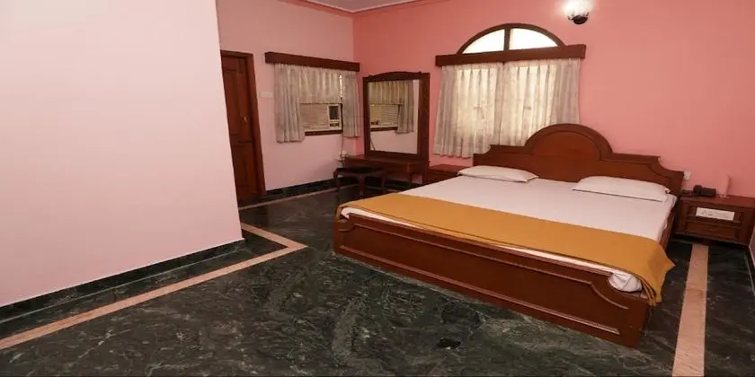 Lloyds Guest House , Krishna street , T. Nagar - Oda