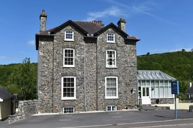 Llys Aeron Guest House
