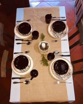 Lo Nuestro - Hospedería - Yerinde Yemek