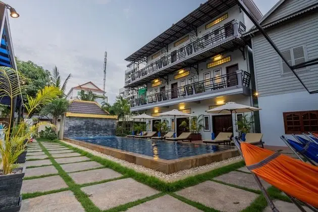 The Local Time Village - Havuz