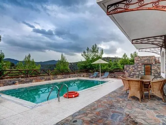 Villa Located in Picturesque Village, Pool, BBQ Near the Beach
