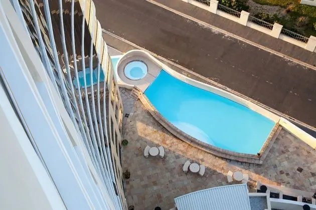 Loddeys Ocean View Apartments - Havuz