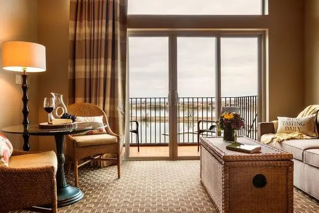 The Lodge at Columbia Point - Oda