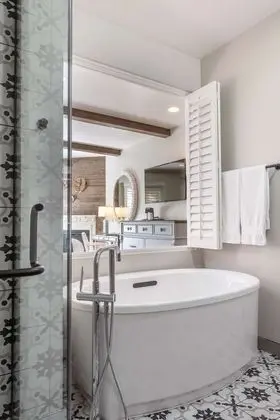 The Lodge at Healdsburg, Tapestry Collection by Hilton - Banyo Tipleri