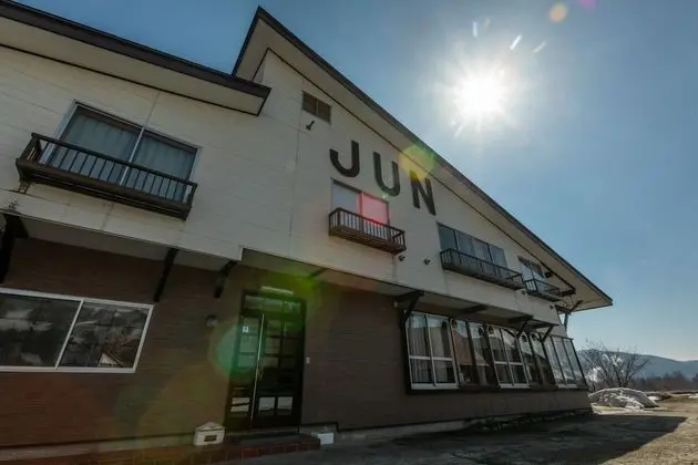 Lodge Jun