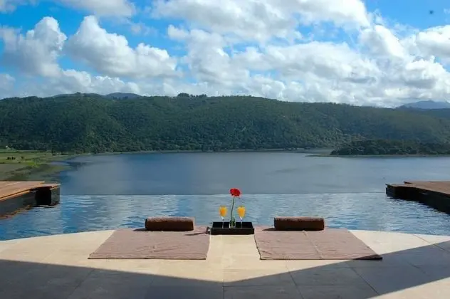 Lodge on the Lake & Wellness Spa - Havuz