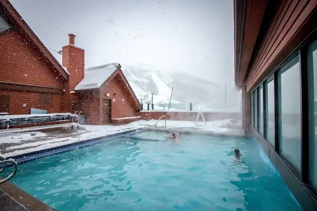 Lodge at Mountain Village by Lespri Management - Havuz