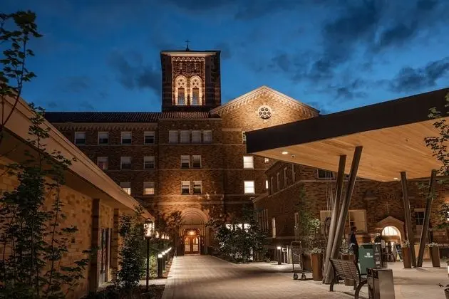 The Lodge at St Edward State park - Dış Mekan