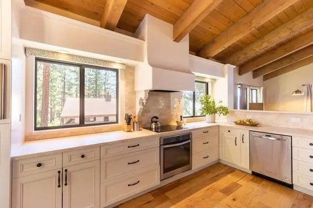 Lodgepole by Avantstay Spacious Retreat, 5 Mins From Lake Tahoe + Incline Village - Mutfak
