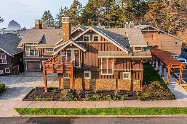 Lodges at Cannon Beach C1