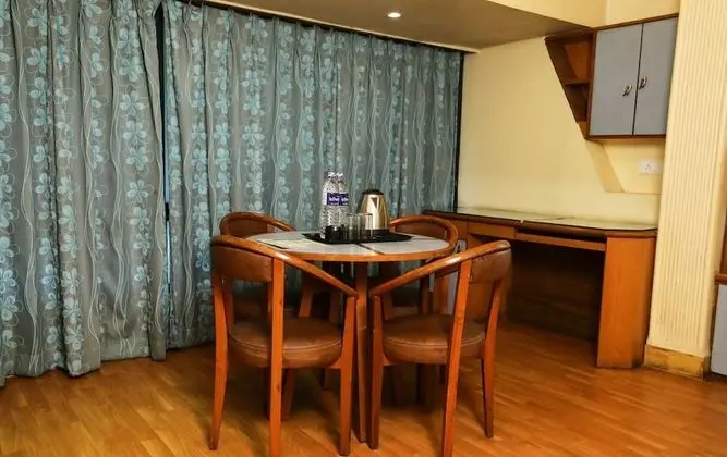 Lofty Seasons Service Apartments - İç Mekan