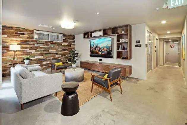 Lofty Studio Prime Cap Hill - Lobi