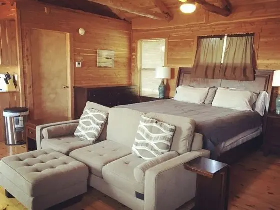 Log Cabin 1 at Son's Blue River Camp - İç Mekan