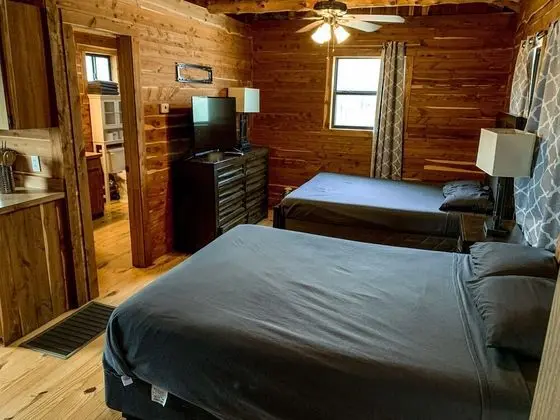 Log Cabin 4 at Son's Blue River Camp - İç Mekan