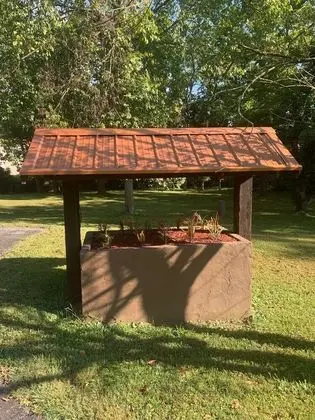 Log Cabin in the Field - Dış Mekan