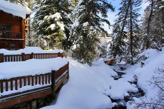 Log Cabin on the Stream - Dış Mekan
