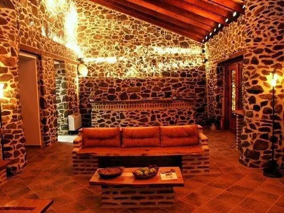 Loggas Hotel - Lobi