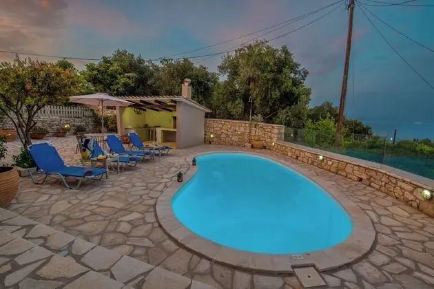 Loggos Seaview Cottage with Pool by Konnect - Dış Mekan
