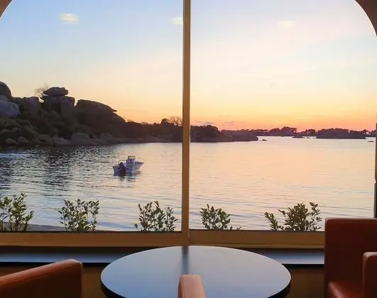 Logis Hôtel Saint-Guirec et de la Plage - Lobi
