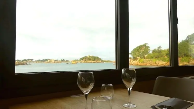 Logis Hôtel Saint-Guirec et de la Plage - Yerinde Yemek