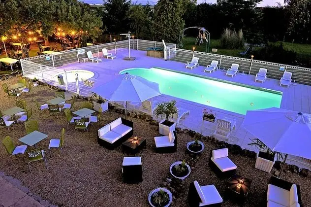 Logis Hotel La Promenade - Havuz