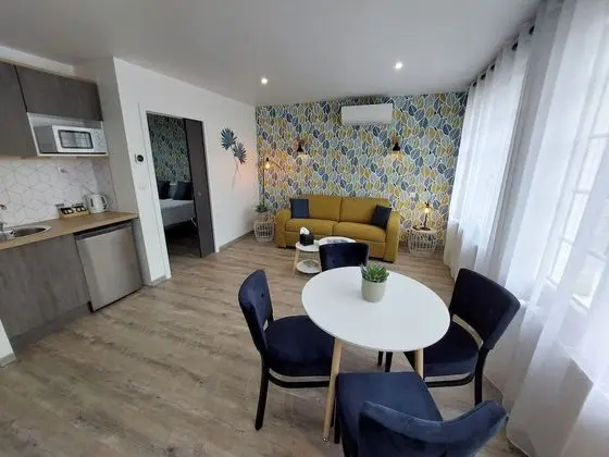 Logis Loire Hotel - 1