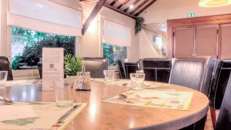Logis Hotel Restaurant des Acacias Lille Tourcoing - Yerinde Yemek