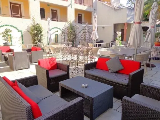 Logis Hotel Restaurant Les II Mas - Dış Mekan