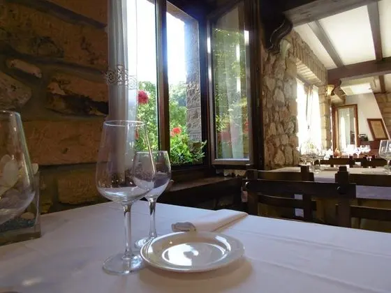 Logis Hotel Restaurante La Casa de Juansabeli - Yerinde Yemek