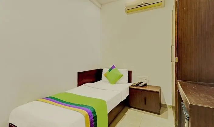 LOHARKAR FAMILY HOTEL L A ROOMS - Oda