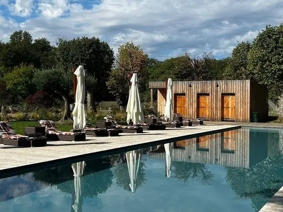 Loire Valley Lodges - Hotel - Havuz