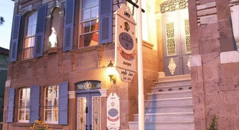 Lola 38 Hotel